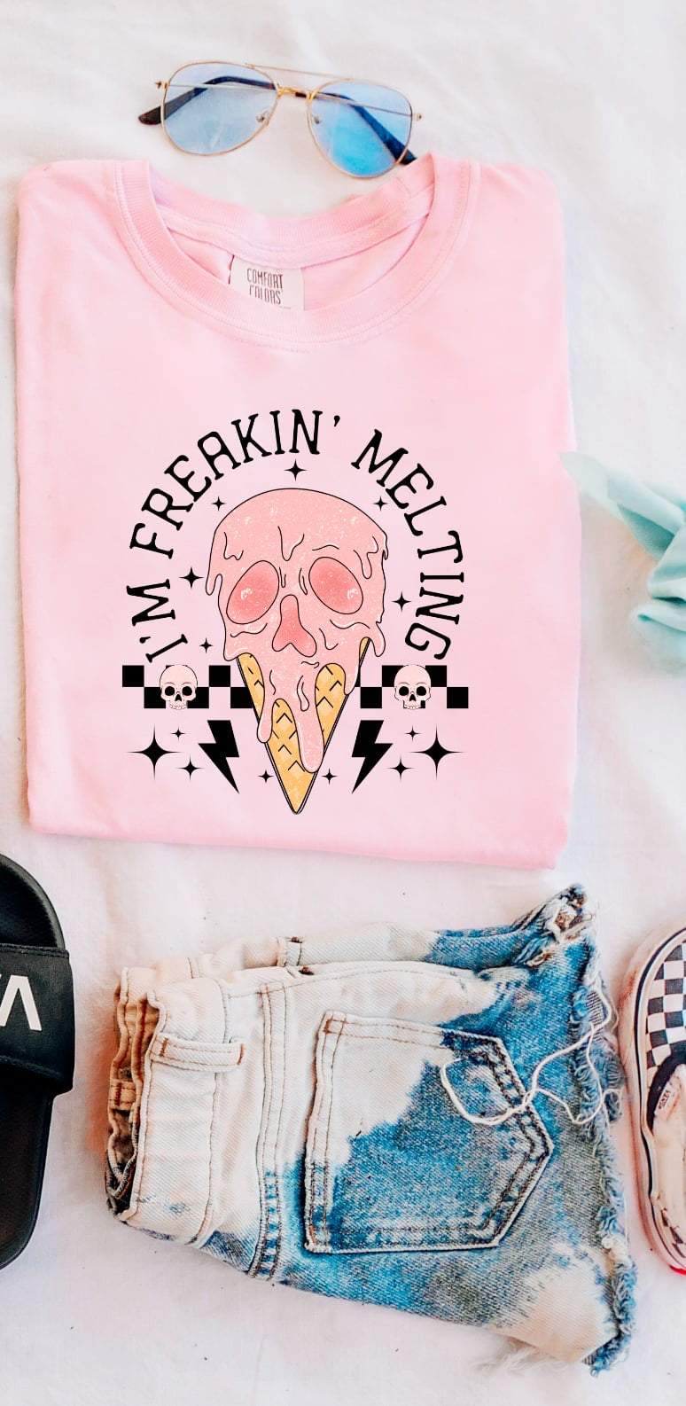 I'm Freakin' melting-Graphic Tee- Simply Simpson's Boutique is a Women's Online Fashion Boutique Located in Jupiter, Florida