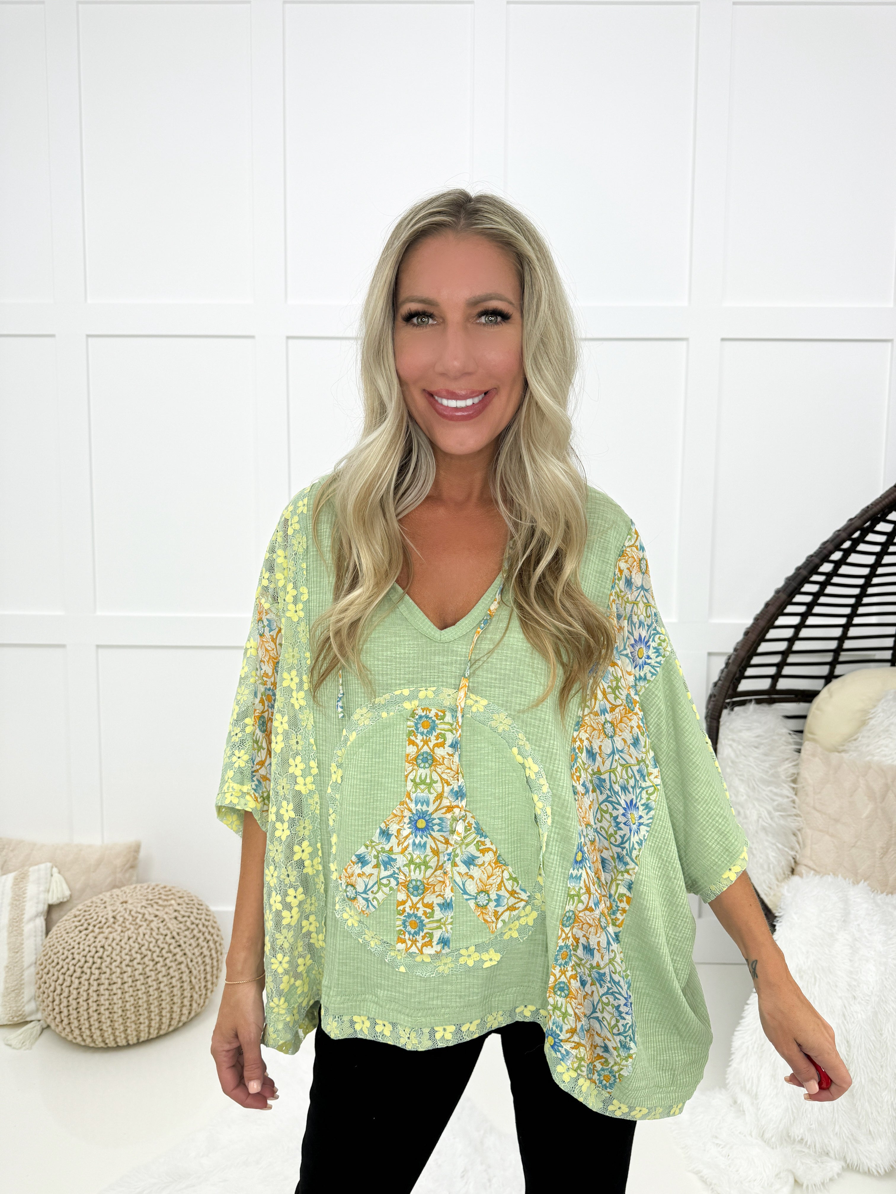 POL Peace & Flowers Top-100 Short Sleeves- Simply Simpson's Boutique is a Women's Online Fashion Boutique Located in Jupiter, Florida