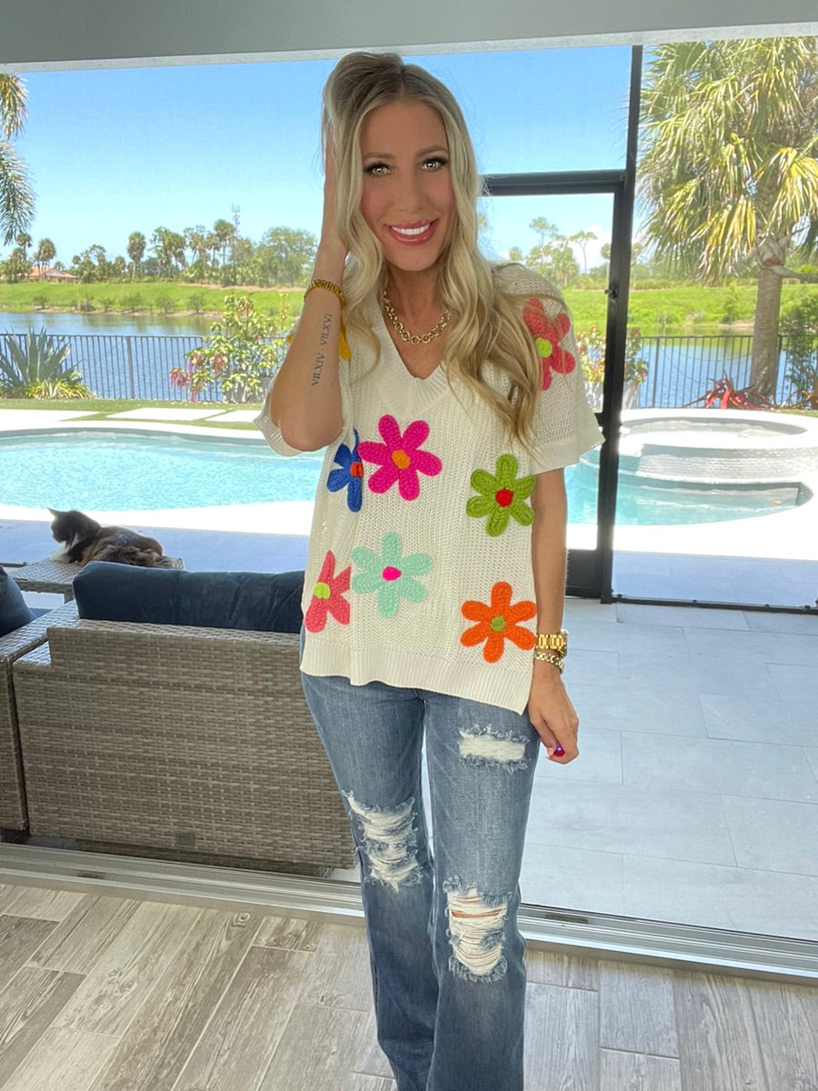 Fresh as a Daisy Knit Top-100 Short Sleeves- Simply Simpson's Boutique is a Women's Online Fashion Boutique Located in Jupiter, Florida